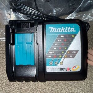 *NEW* Makita Single Battery Charger and Makita Bag!